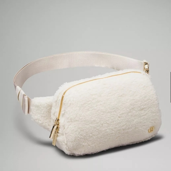 Everywhere Belt Bag Large 2L Fleece - Picture 7 of 10